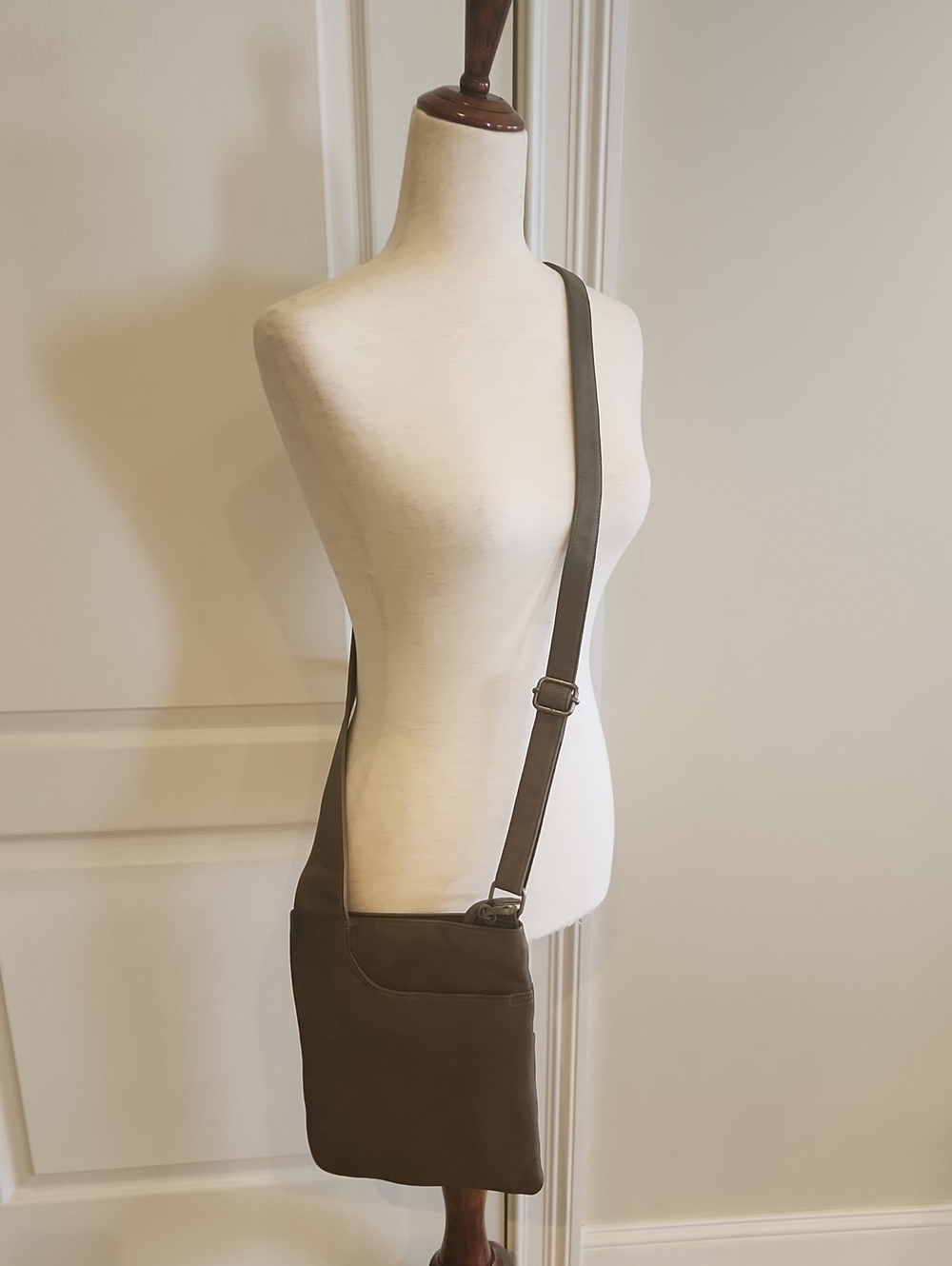 Latico Leather New With All Original Tags Moss Crossbody - Picture 2 of 10